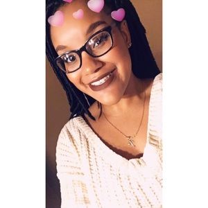 Meet your Posher, Desiree